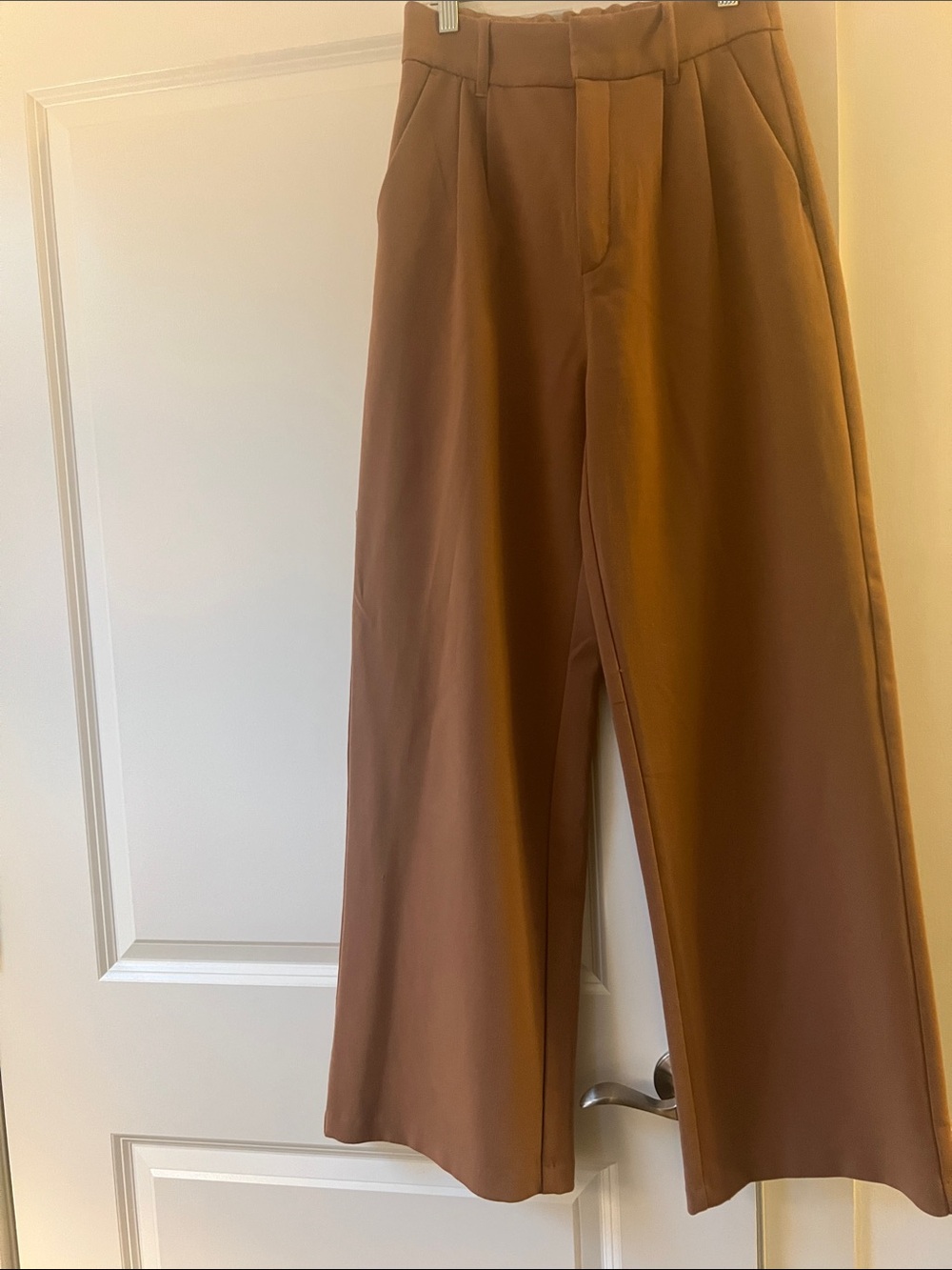 Abercrombie & Fitch Women’s Wide-Leg Dress Pants in Chestnut Tan